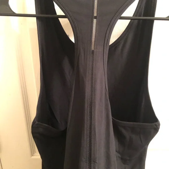ZYIA Black Effortless Tank Top - Long - Picture 6 of 10